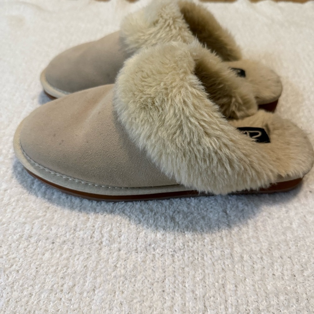 Cozy Beige Fur-Lined Women's Slippers